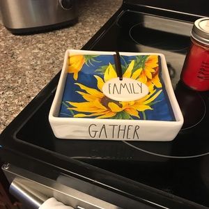 NWOT Rae Dunn ‘GATHER’ napkins holder